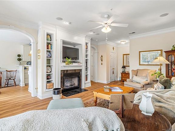 4th image of 524 College Rd APT 207