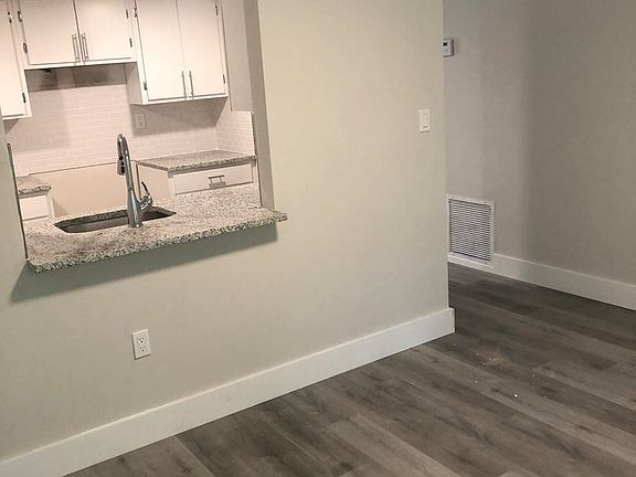 3rd image of 2205 NE 2nd St APT 8