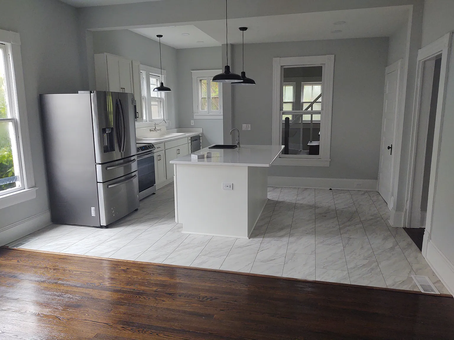 4 bed, 3921 sqft, $2,200 — Photo 4