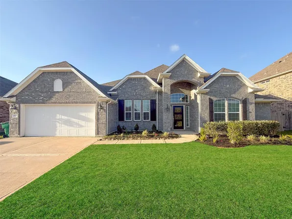 1524 N Blue Bonnet Ln, Angleton, TX 77515