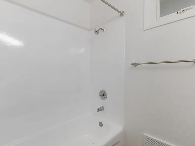 Marlowe Apartments — Photo 27