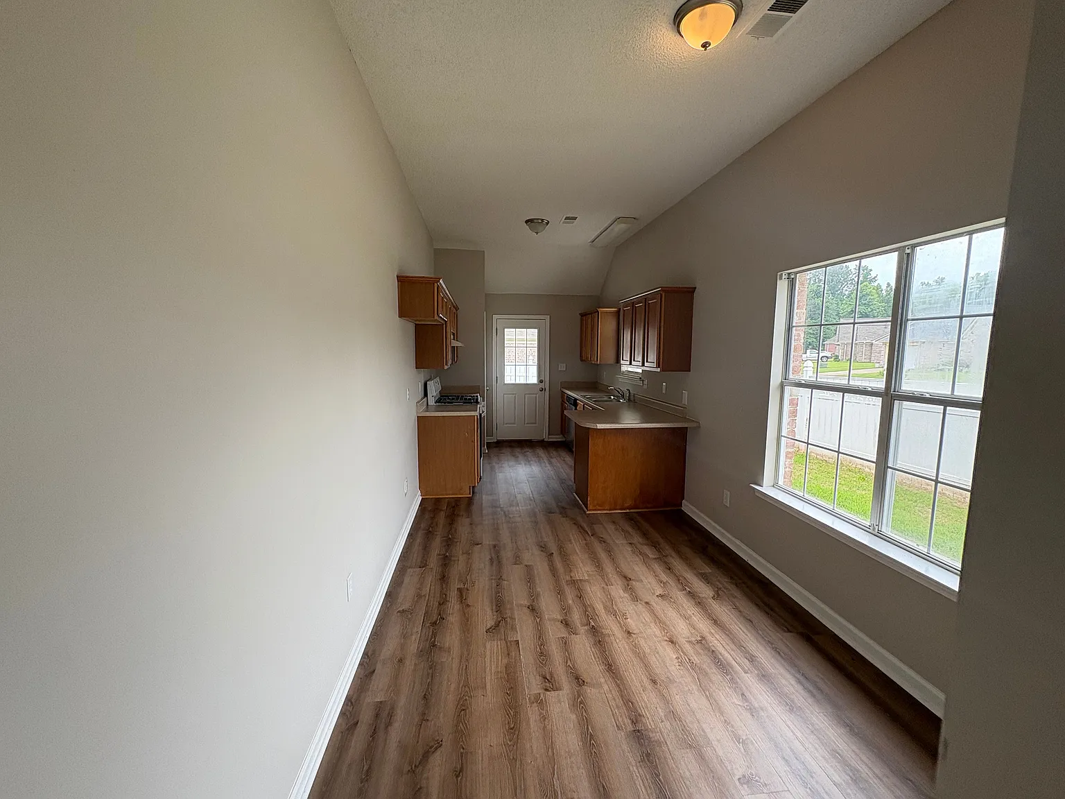 Coming Soon: Charming 3-Bedroom, 2-Bathroom Home — Photo 4