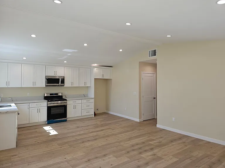 17620 Los Alimos St — Photo 4