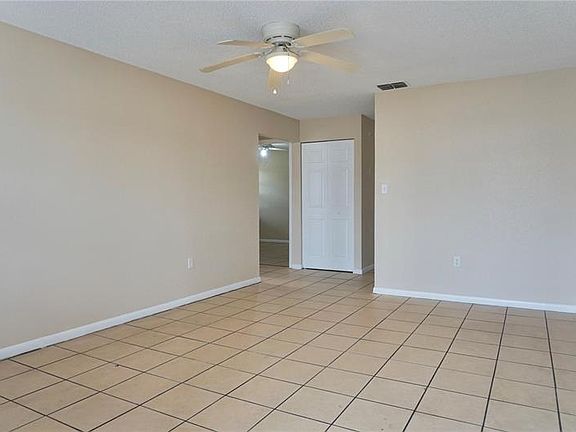 2nd image of 2571 Elm Ave