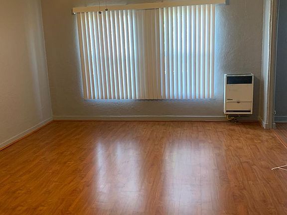 3rd image of 209 W Elk Ave APT 3