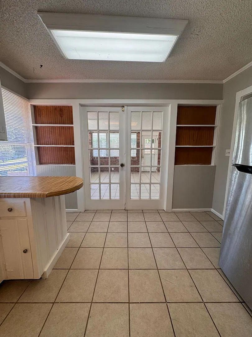 Freshly Painted 3-Bedroom Home for Rent in Toccoa, GA Sunroom & Large Private Backyard — Photo 4