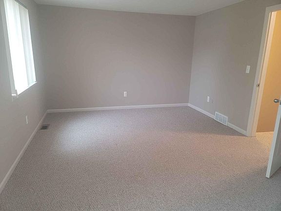 5th image of 925 Broadacre Ave