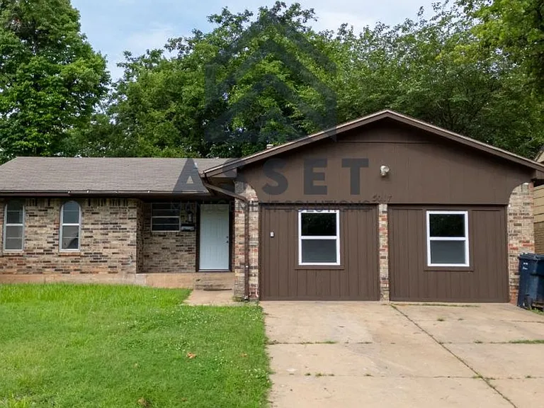 5017 S Briarwood Dr — Photo 3