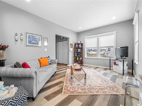 2nd image of 193 Aspen Dr