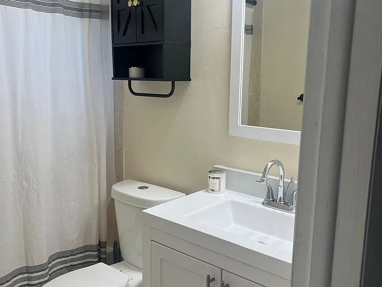 581 Oxford Ave — Photo 18