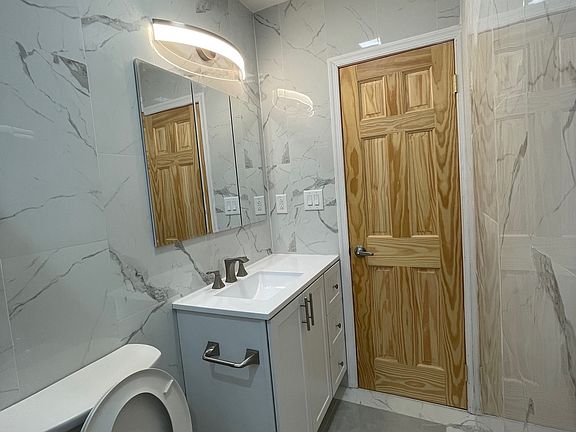 5th image of 106 Romaine Ave #3