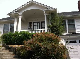 5812 8th Ave NE, Seattle, WA 98105