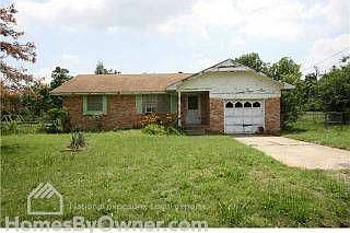 2nd image of 9504 NE 46th St