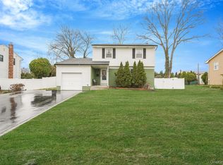 18 Enfield Lane, Kings Park, NY 11754