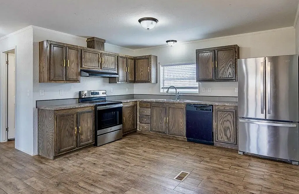 3 bed, 2.0 bath, 1232 sqft, $1,575 — Photo 3