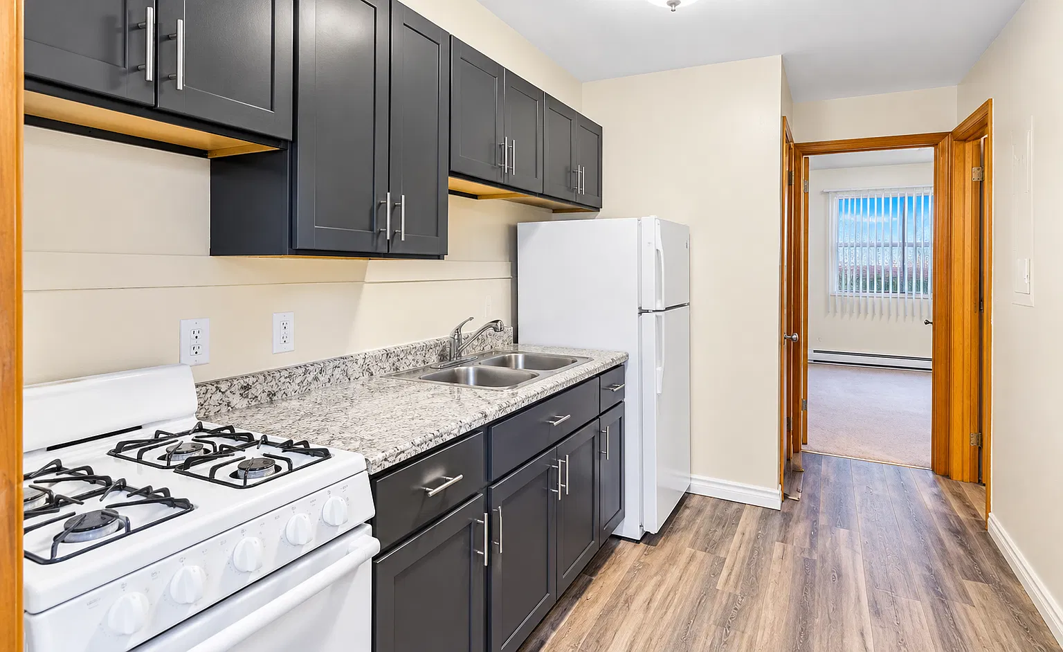 1 bed, $1,049 — Photo 4