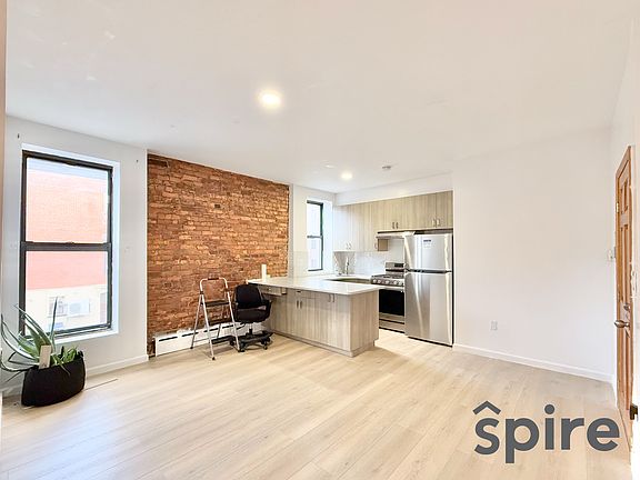 3rd image of 285 Smith St Floor 1
