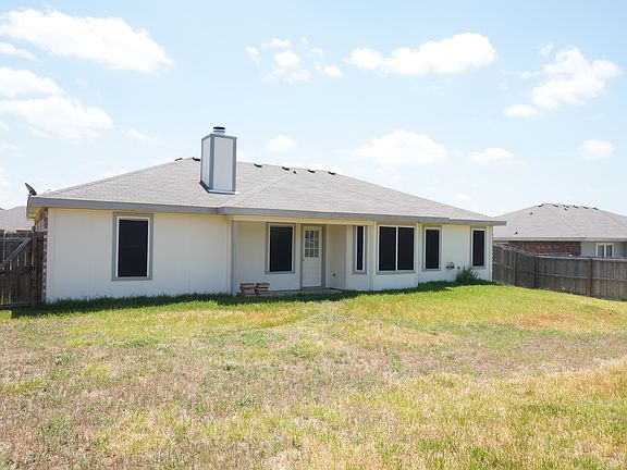 4th image of 1310 Dixon Cir