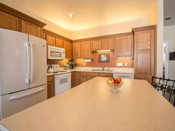 N16W26545 Wild Oats Dr, Pewaukee, WI 53072