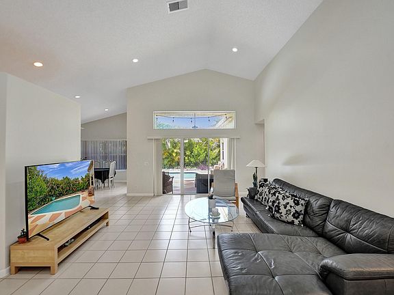 5th image of 619 Carrington Drive
