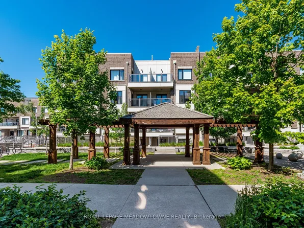6 Drummond St #311, Toronto, ON M8V 1Y8