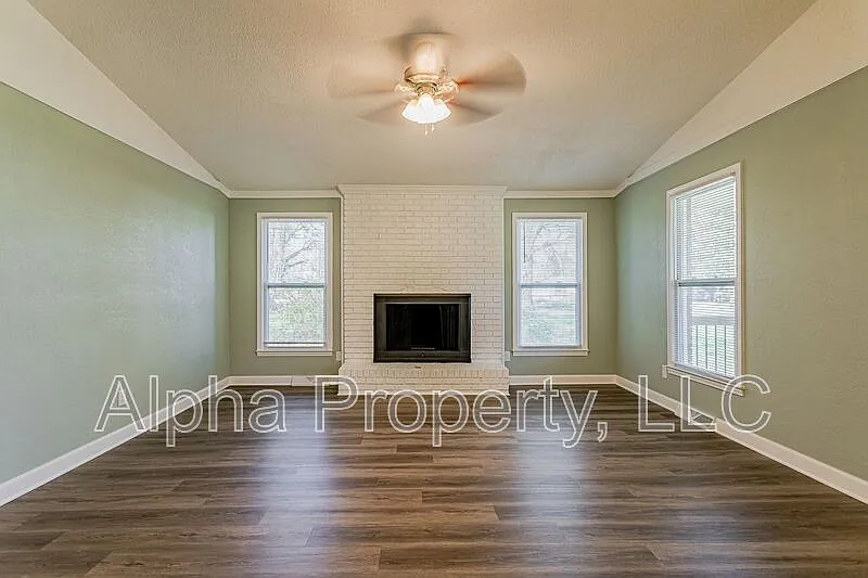 3 bed, 2.0 bath, 1400 sqft, $1,850 — Photo 4