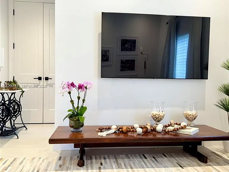 1223 Lisbon St #1 — Photo 7