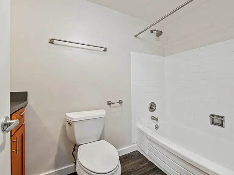 Aloha House Apartments — Photo 9