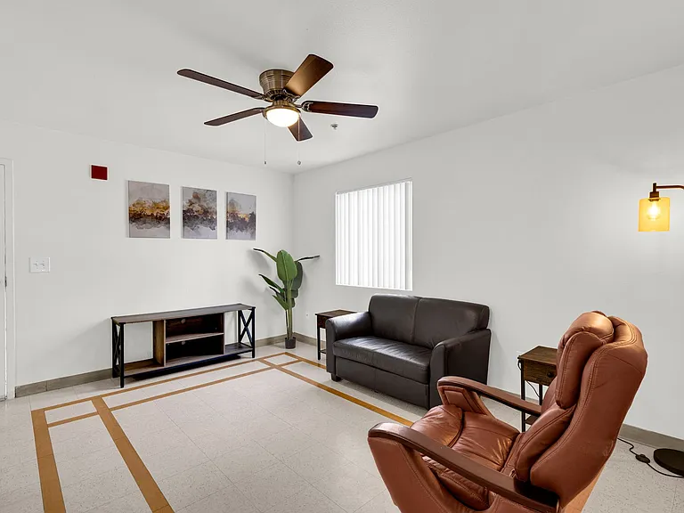 2302 W Colter St — Photo 43
