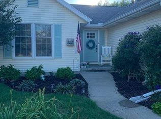 15 Fountain Lake Ct, Bloomington, IL