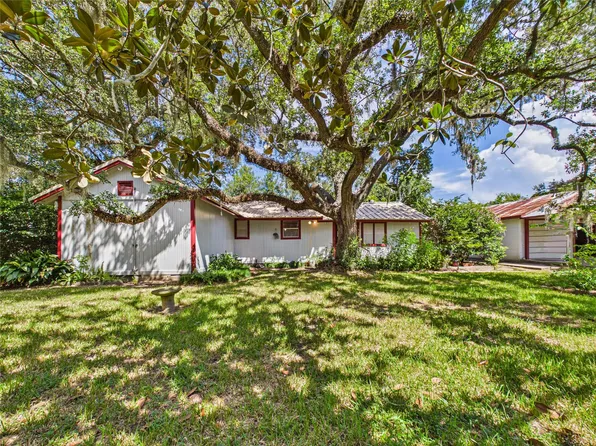 511 Treasure Dr, Liverpool, TX 77577