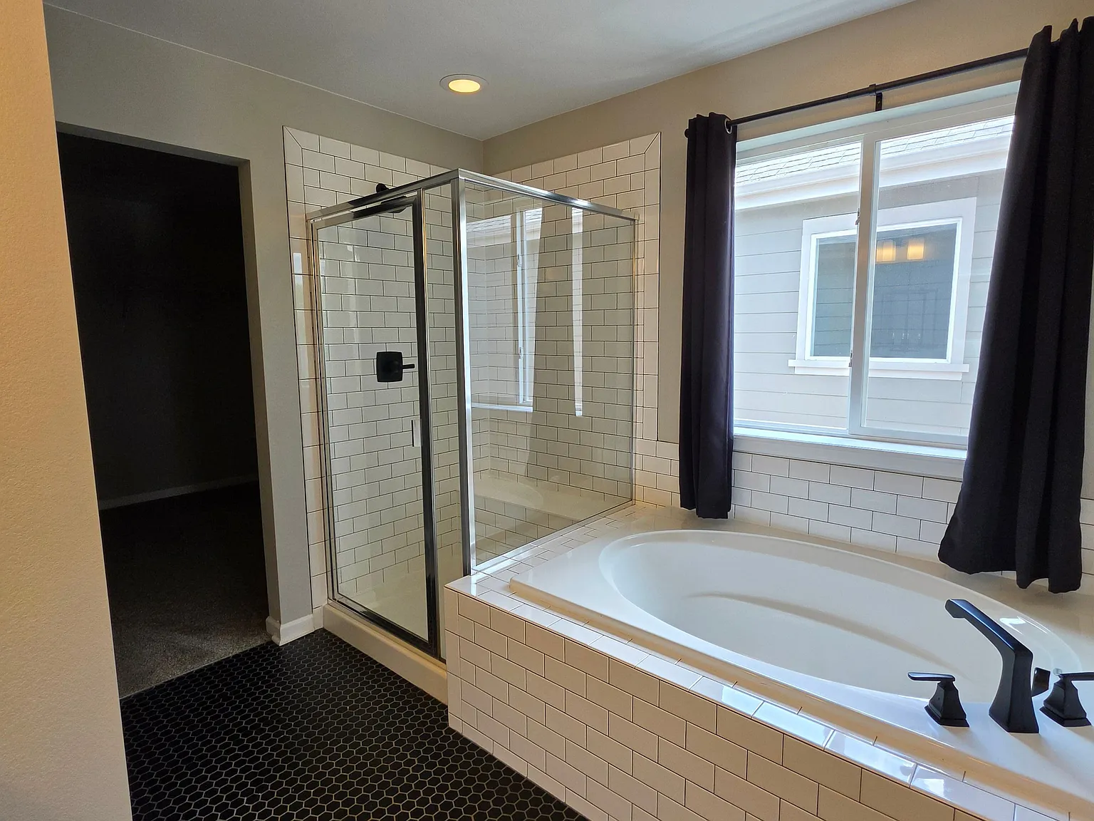 3 bed, 2.5 bath, 2500 sqft, $3,150 — Photo 4