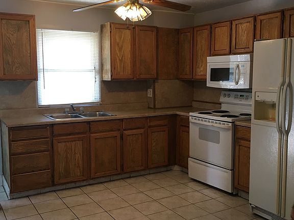 4th image of 566 N Marion St