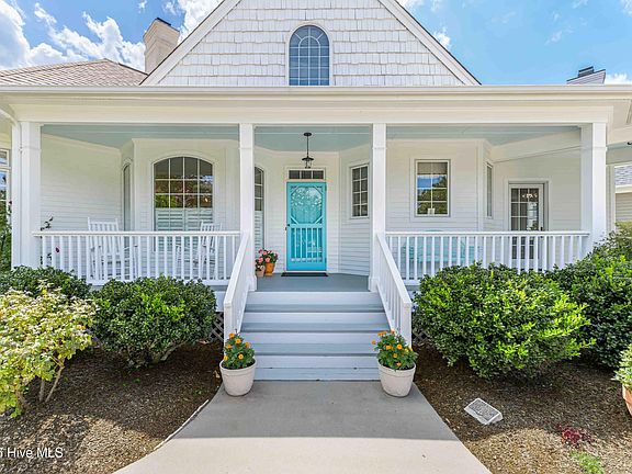 3rd image of 332 Magnolia Circle
