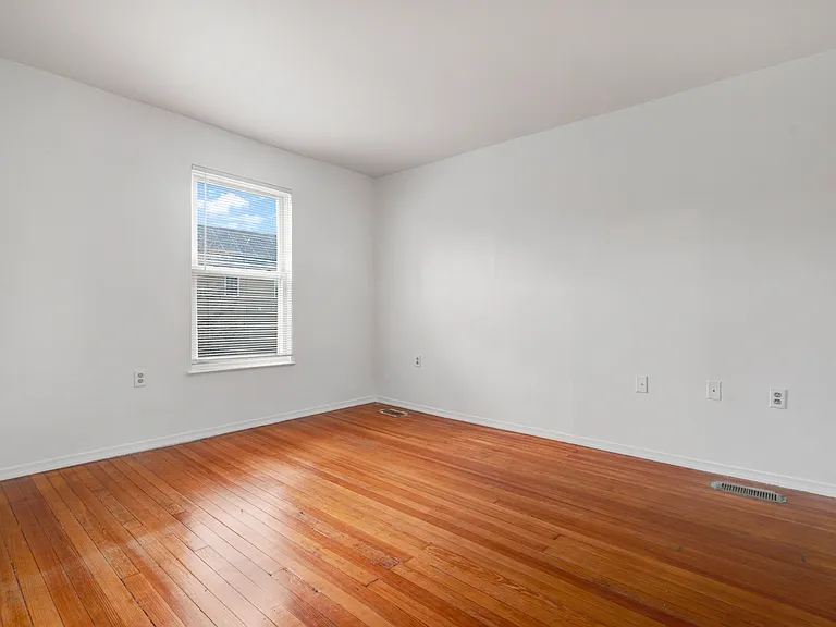 2705 24th St NE — Photo 18