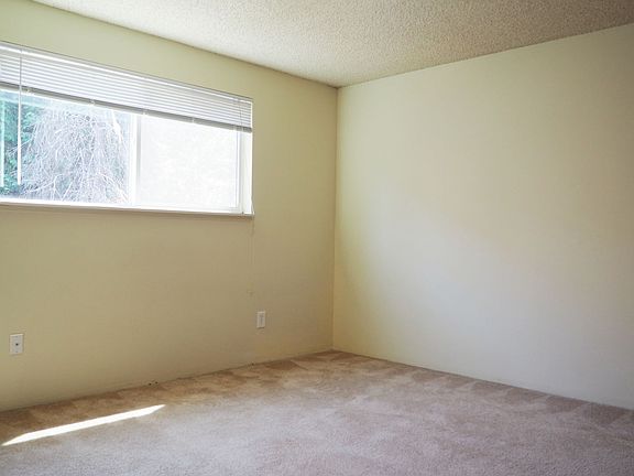 3rd image of 1050-1060 SW East Ave #1050-1
