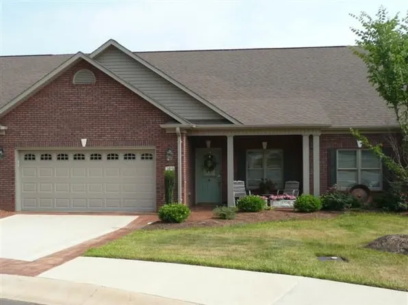 708 3rd St NE, Conover, NC 28613