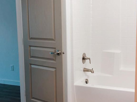 4th image of 2139 W Bella Ln