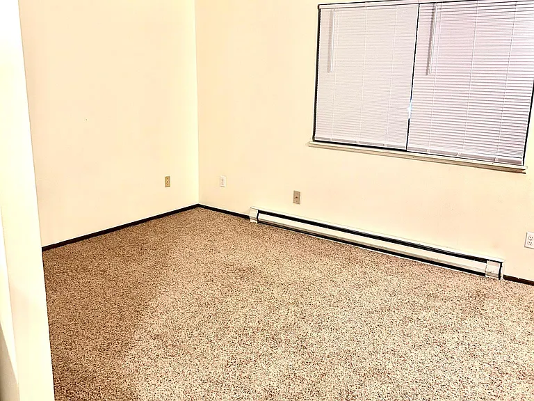 6109 N Colton St #13 — Photo 4