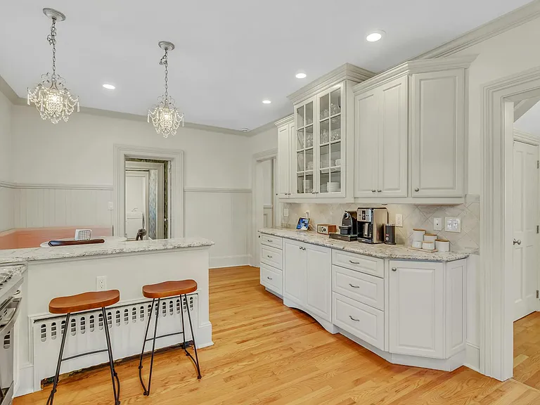 74 Union Ave — Photo 14