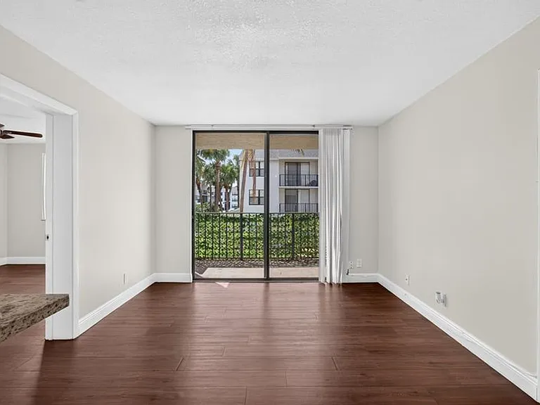 706 Executive Center Dr #23-2-23 — Photo 4