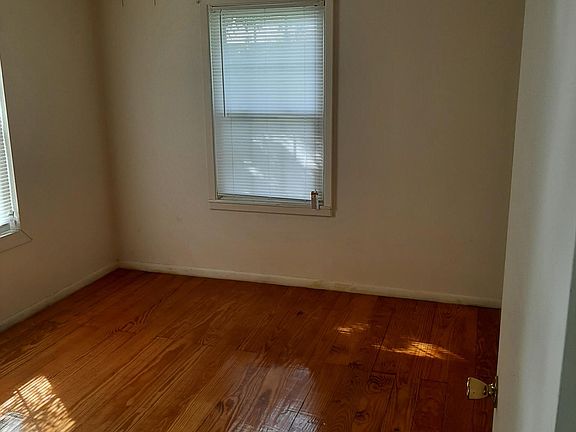 5th image of 944 Spears Ave