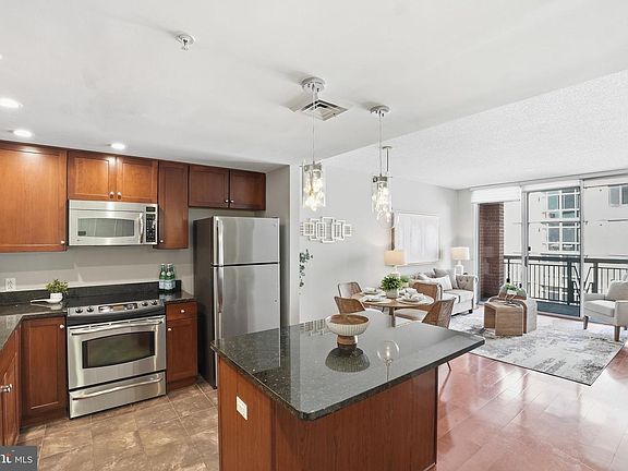 4th image of 1020 N Highland St Unit 605