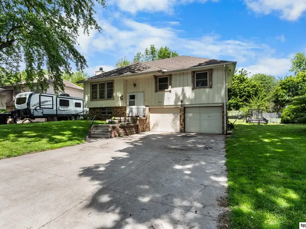 8816 Park View Blvd, La Vista, NE 68128