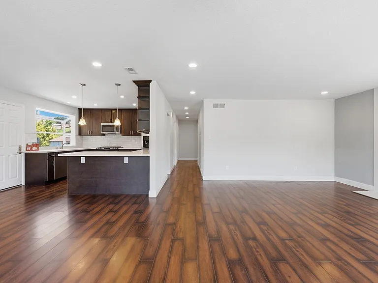 222 Indio Dr — Photo 8