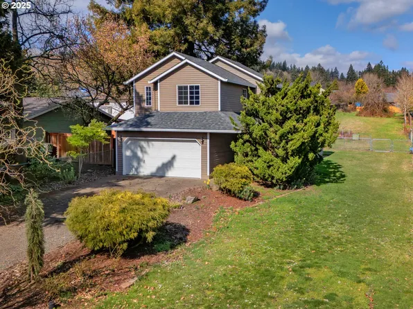 400 SW 3rd St, Dundee, OR 97115