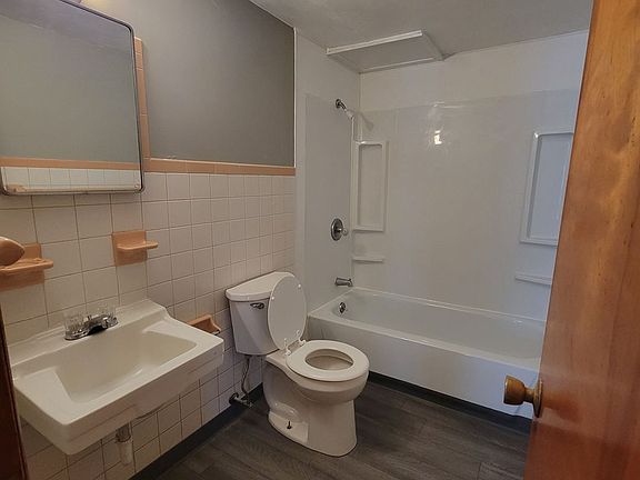 2nd image of 4415 Columbus Ave APT 12