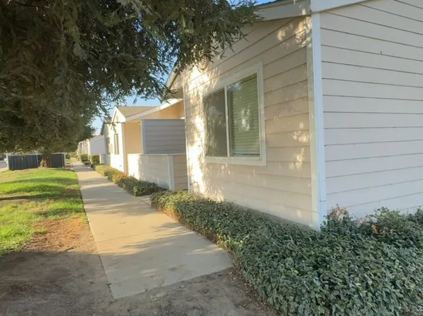 1876, 401-457 N Park St #445, Visalia, CA 93291