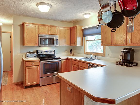 5th image of 1291 E Harrington Ln