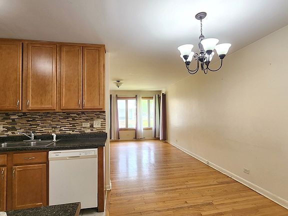 5th image of 1462 Willow Ave